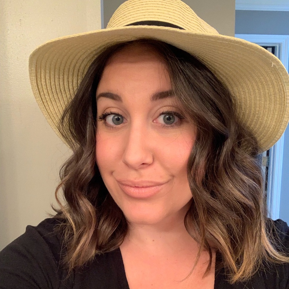 Meet your Posher, Dina